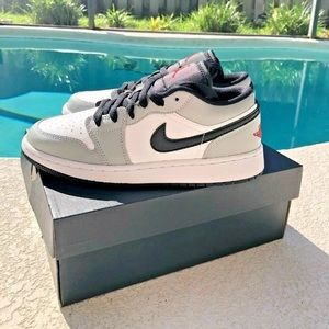 Nike Air Jordan 1 Low GS Light Smoke Grey